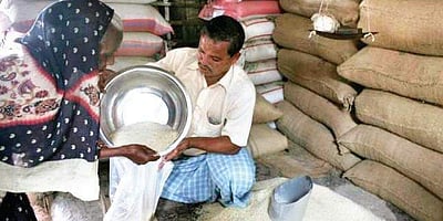 தீபாவளி: புதுச்சேரியில் 10 கிலோ அரிசி, 2 கிலோ சர்க்கரை இலவசம்