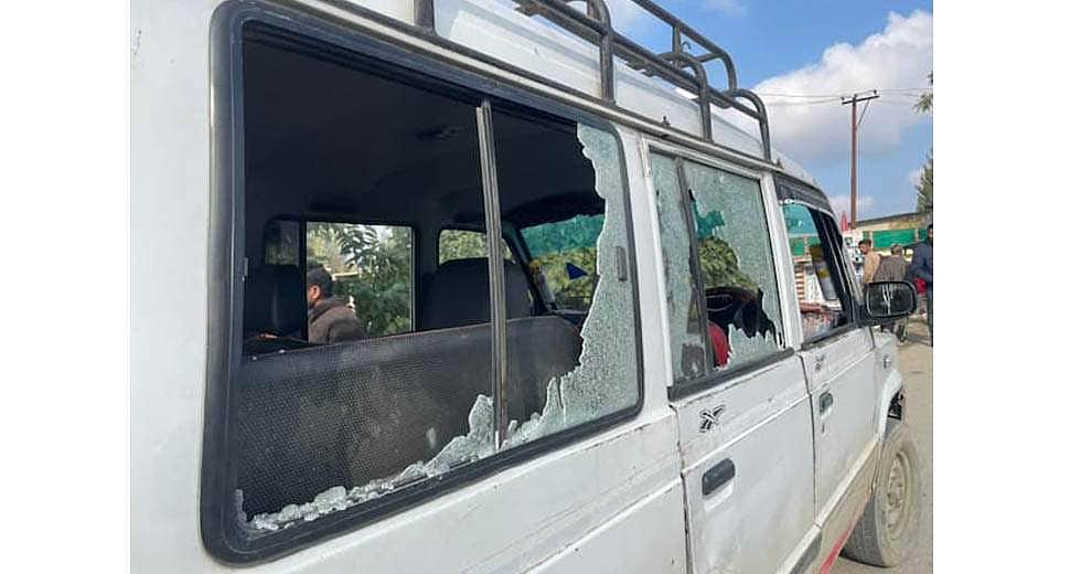 ஜம்மு - காஷ்மீரில் குண்டு வீசித் தீவிரவாதிகள் தாக்குதல்