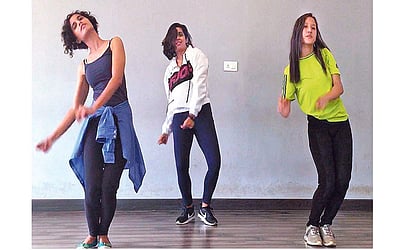 பிரேக் டான்ஸில் ஆர்வம் காட்டும் பெண்கள்!