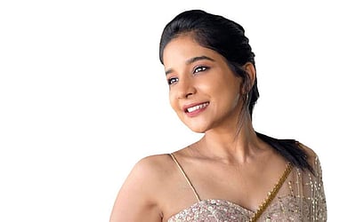 ரசிகர்களை மூச்சு முட்ட வைக்கும் சாக்‌ஷி அகர்வால் - புகைப்படங்கள்