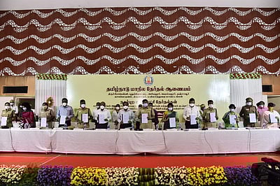 நகர்ப்புற உள்ளாட்சித் தேர்தல்: 8 மாவட்ட அதிகாரிகளுடன் தேர்தல் ஆணையர் ஆலோசனை