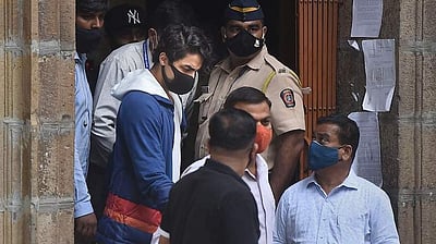 போதைப் பொருள் தடுப்புப் பிரிவு அலுவலகத்தில் ஆர்யன் கான் ஆஜர்!