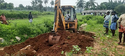 எடப்பாடி அருகே நீர்வழிப்பாதை ஆக்கிரமிப்புகள் அகற்றம்
