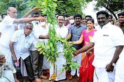 நீா்த்தேக்கத் தொட்டி அமைக்க பூமி பூஜை