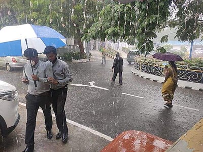 புதுச்சேரி, காரைக்காலில் பள்ளி, கல்லூரிகளுக்கு நாளை விடுமுறை 