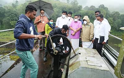 முல்லைப் பெரியாறு அணையிலிருந்து தண்ணீர் திறப்பு