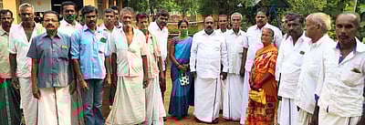 பொட்டல் ஊராட்சித் தலைவா் அதிமுகவில் ஐக்கியம்