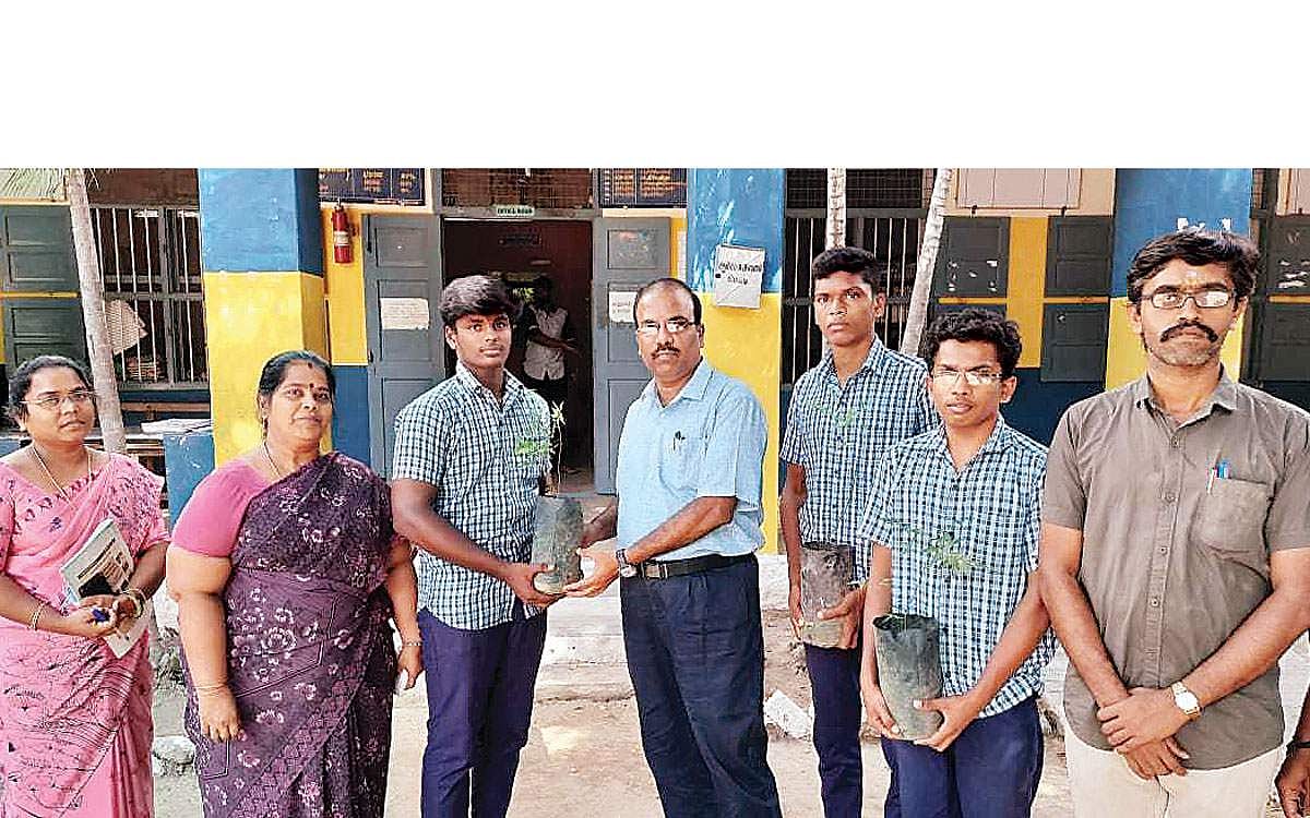 தன்னம்பிக்கையூட்டும் தலைமை ஆசிரியர்