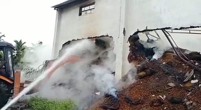 ஈரோடு அருகே மஞ்சள் குடோனில் தீ விபத்து; பல கோடி ரூபாய் மஞ்சள் எரிந்து நாசம்!