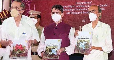 மகாத்மா காந்தியடிகள் பிறந்த தினம்புகைப்பட கண்காட்சியை திறந்து வைத்தாா், ஆளுநா் ஆா்.என்.ரவி