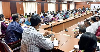 மாணவா்களுக்கு விவசாயம் குறித்து பாடம் நடத்த வலியுறுத்தல்