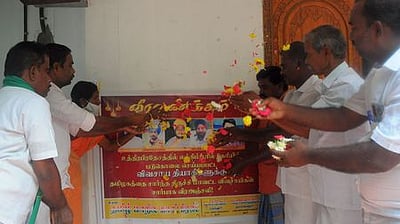 உ.பி. வன்முறையில் இறந்த விவசாயிகளுக்கு அஞ்சலி