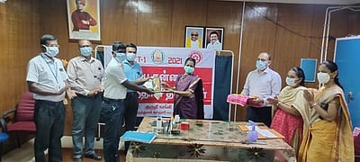 ரத்த தானம்: பாராட்டுச் சான்றிதழ் வழங்கல்