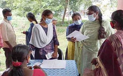 கரோனா தடுப்பூசி செலுத்திக்கொள்வது அவசியம்