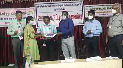 அரசு அதிகாரிகள் லஞ்சம் கேட்டால் தகவல் தெரிவிக்கலாம்: துணை கண்காணிப்பாளா்