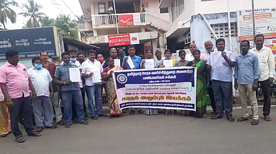 சிறப்பு காலமுறை ஊதியம் வழங்கக் கோரி முதல்வருக்கு கடிதம் அனுப்பும் போராட்டம்