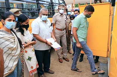 333 பள்ளி வாகனங்களை வேலூா் ஆட்சியா், எஸ்.பி. ஆய்வு