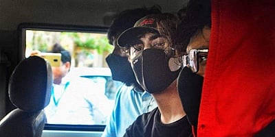 ஆா்யன் கான் சிறையிலிருந்து விடுவிப்பு