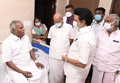 மருத்துவமனையில் கே. பாலகிருஷ்ணனை நேரில் சந்தித்து நலம் விசாரித்த முதல்வர்