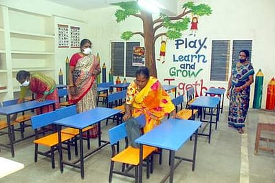 1-8 வகுப்புகளுக்கு 19 மாதங்களுக்குப் பிறகு நாளை பள்ளிகள் திறப்பு: வழிகாட்டு நெறிமுறைகள் வெளியீடு