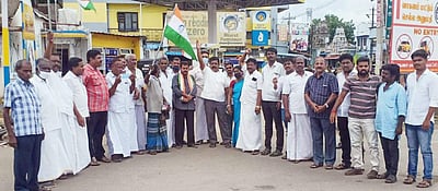 பிரியங்கா காந்தியை விடுதலை செய்யக் கோரி சிதம்பரத்தில் காங்கிரசார் ஆர்ப்பாட்டம்