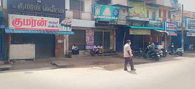 கம்பம்: கோயில் நிர்வாகத்தைக் கண்டித்து குடியிருப்போர் நலச்சங்கத்தினர் கடையடைப்பு போராட்டம்