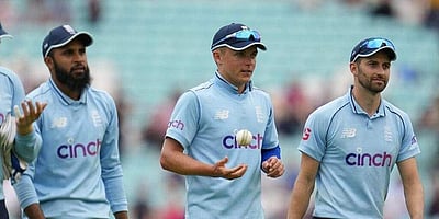 தம்பிக்குப் பதில் அண்ணன்: டி20 உலகக் கோப்பை இங்கிலாந்து அணியில் மாற்றம்!