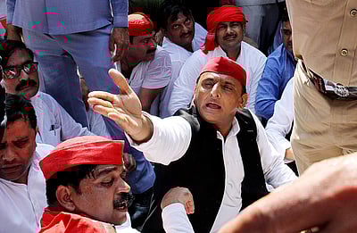 சூடுபிடிக்கும் தேர்தல் களம்; மம்தாவுடன் கூட்டணி கணக்கு போடும் அகிலேஷ்