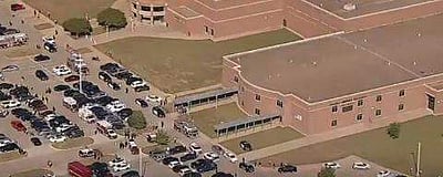 டெக்ஸாஸ் பள்ளியில் துப்பாக்கிச்சூடு: மாணவர்கள் படுகாயம்