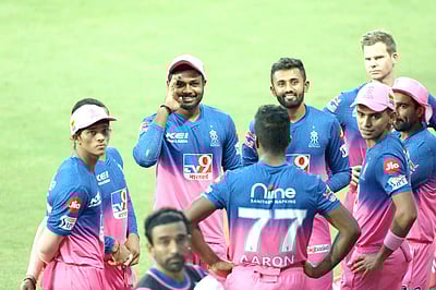 மும்பை எதிர்நோக்கி இருக்கும் ஆட்டம்: கொல்கத்தாவுக்கு எதிராக ராஜஸ்தான் பந்துவீச்சு