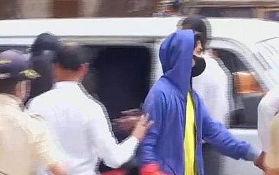 ஷாருக் கான் மகனுக்கு பிணை வழங்க எதிர்ப்பு; போதை தடுப்பு பிரிவு சொன்ன காரணம் என்ன?