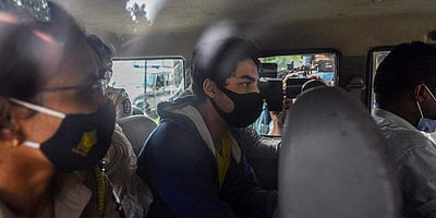 ஷாருக்கான் மகனுக்கு 14 நாள்கள் நீதிமன்ற காவல்