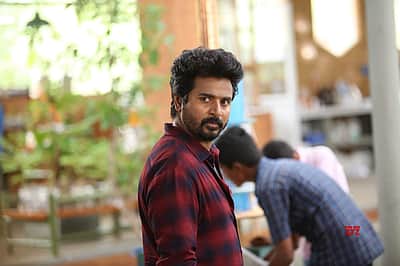 படத்தில் இருந்து சிவகார்த்திகேயன் மாற்றம்:  இயக்குநர் கூறிய காரணம்: ஆச்சரியத்தில் ரசிகர்கள்