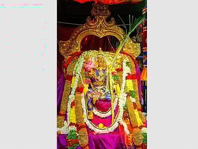 மானாமதுரையில் நவராத்திரி விழா: ராஜராஜேஸ்வரி அலங்காரத்தில் எழுந்தருளிய ஸ்ரீ ஆனந்தவல்லி அம்மன்!