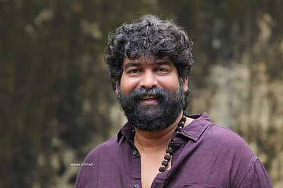 காங். ஆர்ப்பாட்டத்தின்போது நுழைந்த பிரபல நடிகரின் கார் கண்ணாடி உடைப்பு