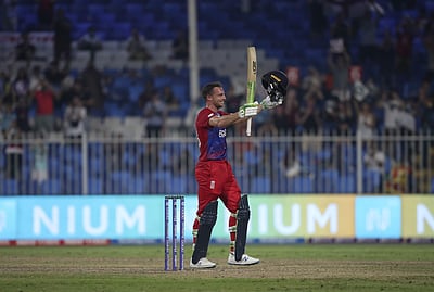 பட்லர் சரவெடிக்குத் தடையில்லை: கடைசி பந்தில் சிக்ஸர் அடித்து சதம்