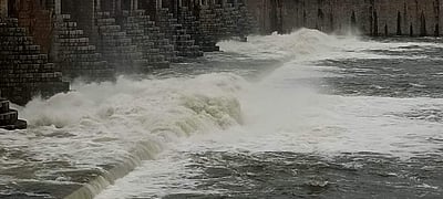 பூண்டி ஏரிக்கு நீர் வரத்து அதிகரிப்பு: 5,558 கன அடி உபரி நீர் திறப்பு