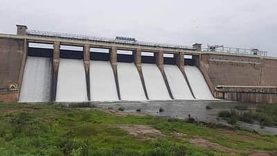 வைகை  அணை நீர்மட்டம் 69.29 அடியாக உயர்வு: உபரி நீர் வெளியேற்றம்