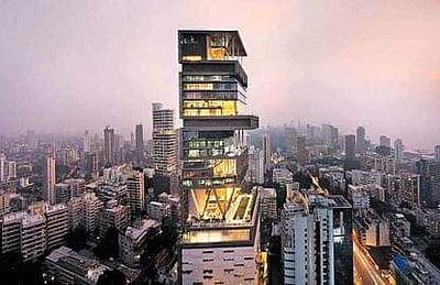 சுற்றுலா வந்தவர்களை அம்பானி இல்லத்தில் இறக்கிவிட்ட கார் ஓட்டுநர்: காரணம்?