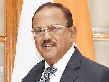 தஜிகிஸ்தான், உஸ்பெகிஸ்தான் தேசிய பாதுகாப்பு ஆலோசகா்களுடன் அஜீத் தோவல் பேச்சு