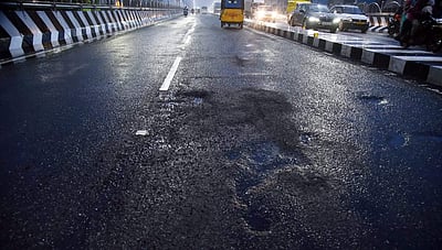 ஹைதராபாத்தில் மேம்பாலம் கட்டுமான பணியின் போது விபத்து: 8 பேர் காயம்