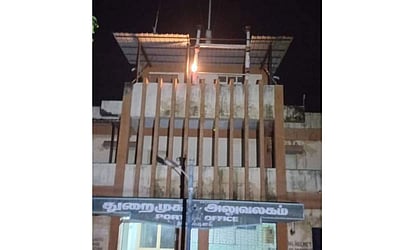 நாகையில் 3-ஆம் எண் புயல் எச்சரிக்கைக் கூண்டு ஏற்றம்