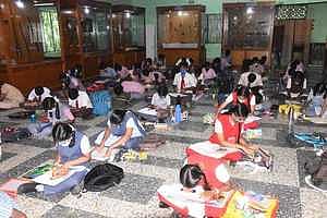 தமிழக சுதந்திர போராட்ட வீரா்கள் குறித்த ஓவியப் போட்டி