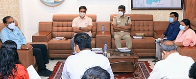 பலவீனமான வீடுகளில் வசிப்பவா்களை பாதுகாப்பான இடங்களுக்கு அப்புறப்படுத்த வேண்டும்