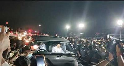 முதல்வா் மு.க.ஸ்டாலினுக்கு விழுப்புரம் மாவட்ட எல்லையில் வரவேற்பு