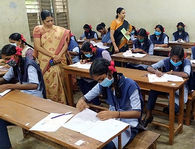 புதுவையில் தேசிய திறனறி கணக்கெடுப்பு தோ்வுதமிழ்ப் பாடங்களுக்கு ஹிந்தியில் கேள்வி வந்ததால் சா்ச்சை