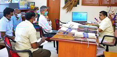 புதுவையில் கல்வியமைச்சா் தலைமையில் ஆய்வுக் கூட்டம்