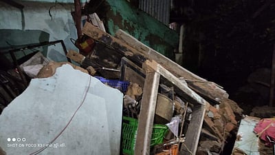 சீர்காழியில் வீட்டின் சுவர் இடிந்து விழுந்து கல்லூரி மாணவன் காயம்