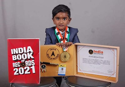 3 வயதில் 'இந்தியா புக் ஆப் ரெக்கார்ட்ஸ்'-ல்  இடம்  பிடித்த உதகை சிறுவன்!