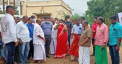 மழை ஓய்ந்த பின்னா் சாலைகள் சீரமைக்கப்படும் அமைச்சா் லட்சுமி நாராயணன்